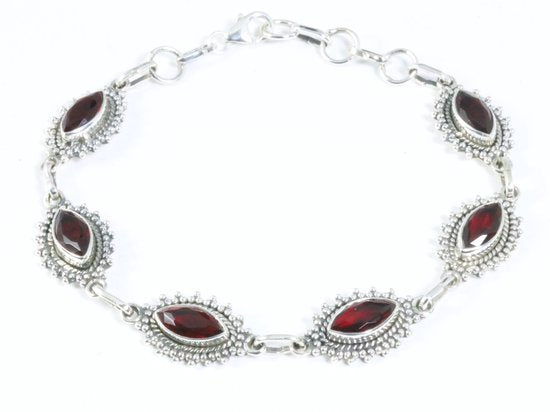 Bewerkte zilveren armband met granaat afbeelding 1