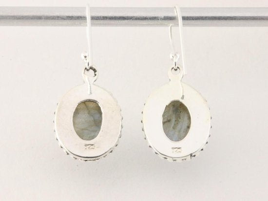 Bewerkte ovale zilveren oorbellen met labradoriet afbeelding 2