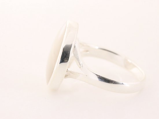 Ronde hoogglans zilveren ring met parelmoer afbeelding 2