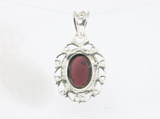 Opengewerkte zilveren hanger met granaat afbeelding 3