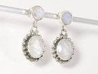 Bewerkte zilveren oorstekers met regenboog maansteen afbeelding 2