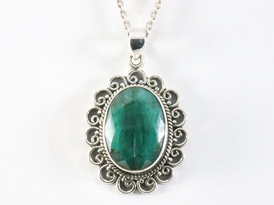 Grote bewerkte zilveren hanger met smaragd aan ketting afbeelding 4