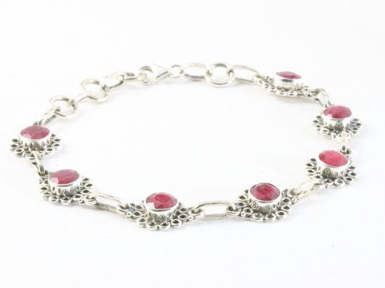 Bewerkte zilveren armband met robijn afbeelding 2