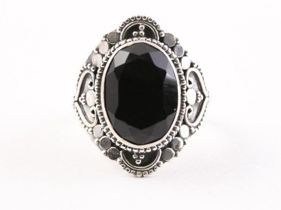 Bewerkte zilveren ring met onyx afbeelding 4