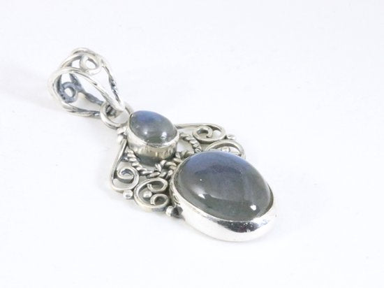 Opengewerkte zilveren hanger met labradoriet afbeelding 2