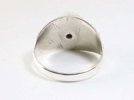 Bewerkte zilveren ring met onyx afbeelding 3