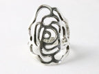Grote opengewerkte zilveren ring met roos motief afbeelding 4