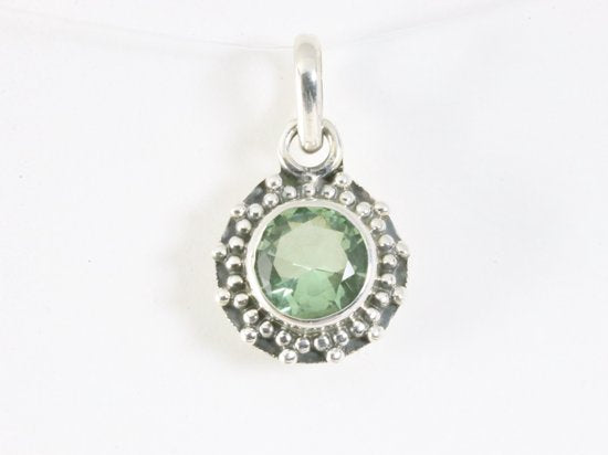 Fijne bewerkte ronde zilveren hanger met groene amethist afbeelding 4