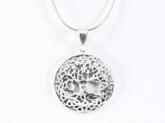 Ronde opengewerkte zilveren hanger met levensboom aan ketting afbeelding 3