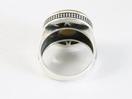 Bewerkte ronde zilveren ring met tijgeroog afbeelding 3