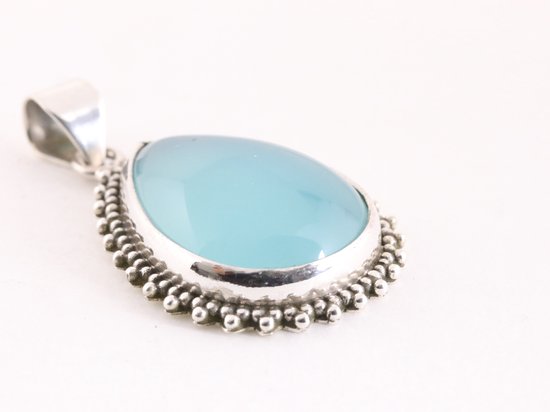 Bewerkte zilveren hanger met aqua chalcedoon aan ketting afbeelding 2
