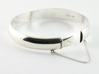 Hoogglans zilveren bangle met kliksluiting afbeelding 2
