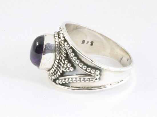 Bewerkte zilveren ring met amethist afbeelding 2