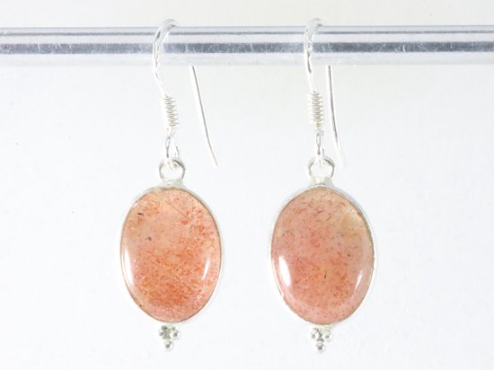 Fijne zilveren oorbellen met rode zonnesteen afbeelding 3