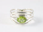 Opengewerkte zilveren ring met peridoot afbeelding 4