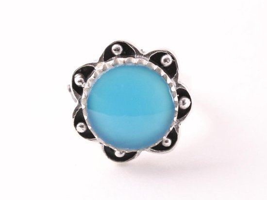 Bewerkte bloemvormige zilveren ring met blauwe agaat afbeelding 4