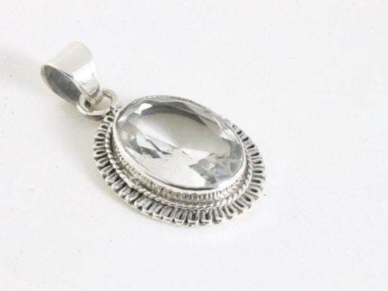 Fijne bewerkte ovale zilveren hanger met bergkristal afbeelding 2