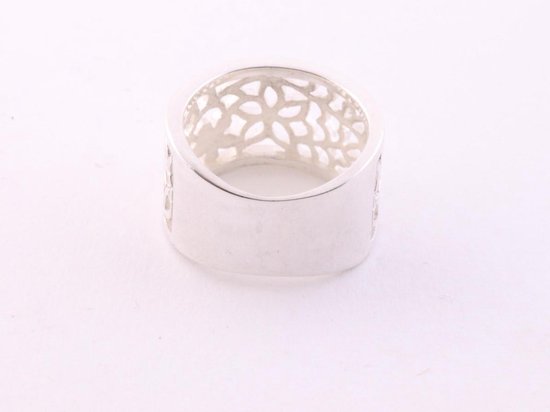 Opengewerkte zilveren ring met bloemenmotief afbeelding 2