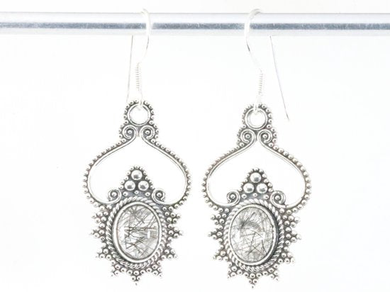 Bewerkte zilveren oorbellen met zwarte rutielkwarts afbeelding 3