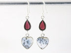 Zilveren hartjes oorbellen met dendriet opaal en granaat afbeelding 2