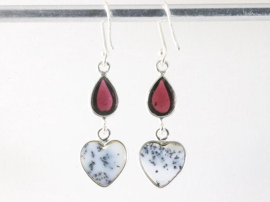 Zilveren hartjes oorbellen met dendriet opaal en granaat afbeelding 2