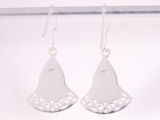 Bewerkte zilveren oorbellen met Australische opaal afbeelding 3