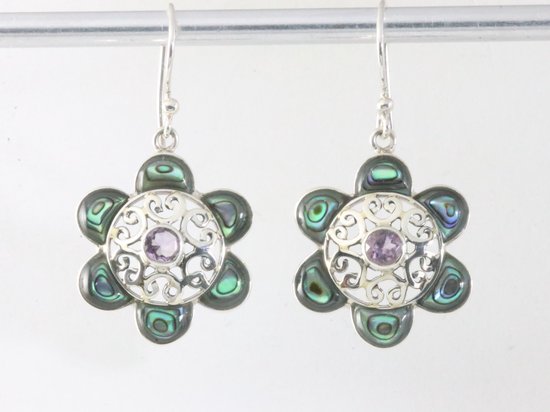 Opengewerkte zilveren oorbellen met abalone schelp en amethist afbeelding 4