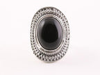 Bewerkte zilveren ring met onyx afbeelding 4
