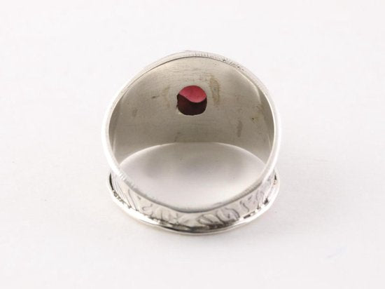 Bewerkte zilveren ring met granaat afbeelding 3
