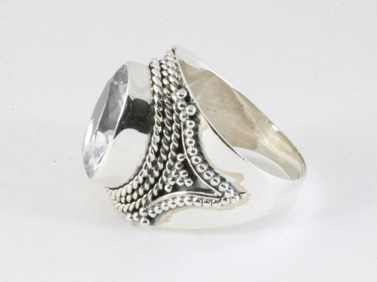 Bewerkte zilveren ring met bergkristal afbeelding 2