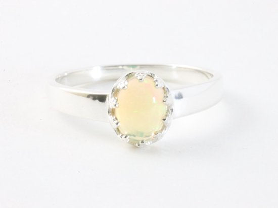 Hoogglans zilveren ring met Ethiopische opaal afbeelding 4