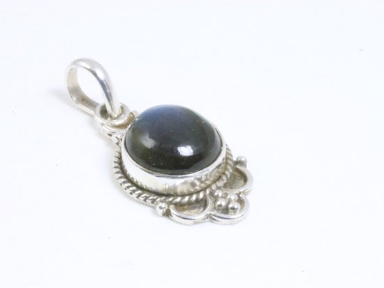 Fijne bewerkte zilveren hanger met labradoriet aan ketting afbeelding 2