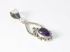 Fijne opengewerkte zilveren hanger met amethist aan ketting afbeelding 2