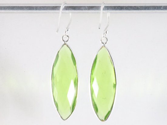 Lange zilveren oorbellen met peridoot afbeelding 2