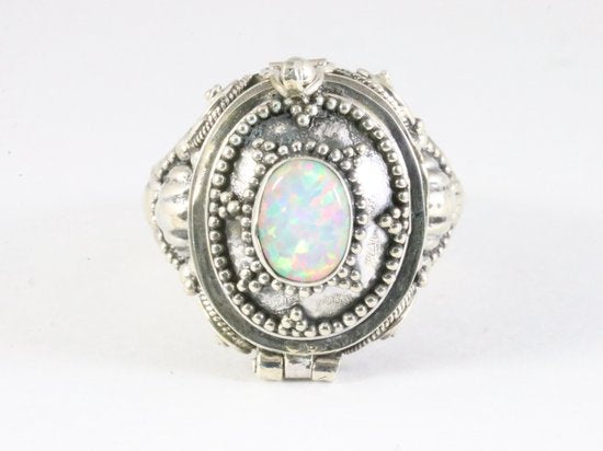 Traditionele bewerkte zilveren gifring met welo opaal afbeelding 3