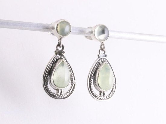 Opengewerkte zilveren oorstekers met prehniet afbeelding 2