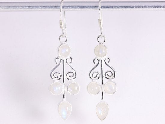 Lange zilveren oorbellen met regenboog maansteen afbeelding 4