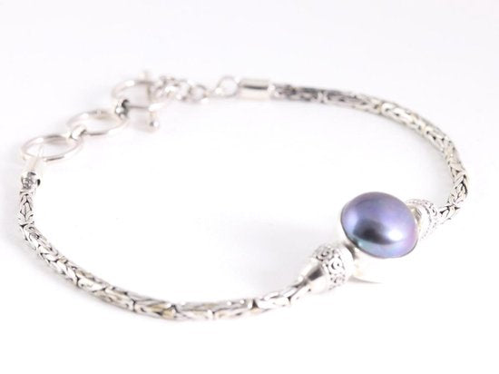 Traditionele zilveren armband met zwarte parel en koningsschakels afbeelding 2