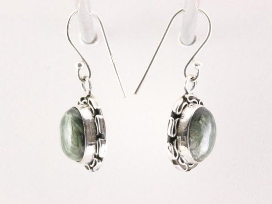 Bewerkte zilveren oorbellen met serafiniet afbeelding 2