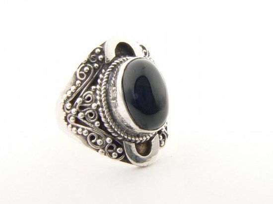 Bewerkte zilveren ring met onyx afbeelding 1