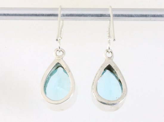 Druppelvormige zilveren oorbellen met blauwe topaas afbeelding 2
