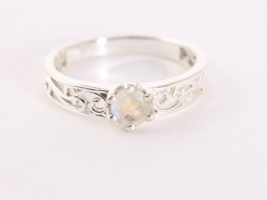 Fijne opengewerkte zilveren ring met regenboog maansteen afbeelding 4