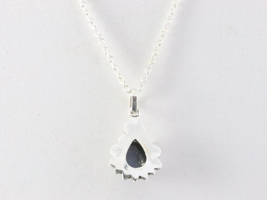 Fijne bewerkte zilveren hanger met lapis lazuli aan ketting afbeelding 3