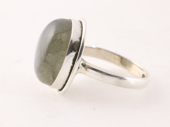 Ovale zilveren ring met labradoriet afbeelding 2
