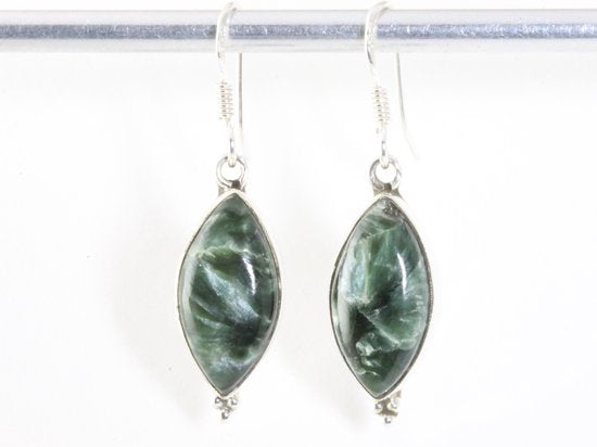 Zilveren oorbellen met groene serafiniet afbeelding 3