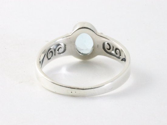 Fijne opengewerkte zilveren ring met blauwe topaas afbeelding 3