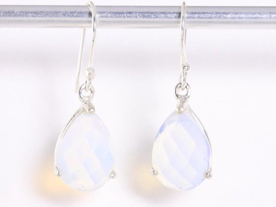 Zilveren oorbellen met vuuropaal afbeelding 4