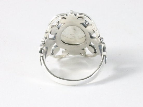 Opengewerkte zilveren ring met regenboog maansteen afbeelding 3