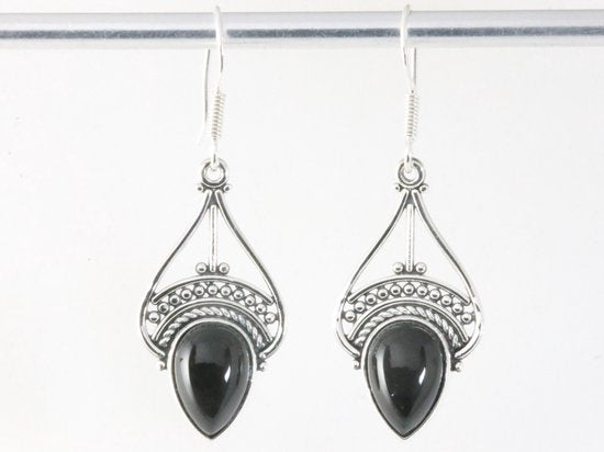 Opengewerkte zilveren oorbellen met onyx afbeelding 4