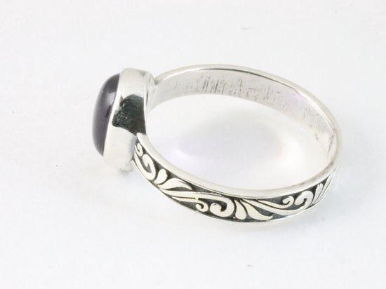 Fijne bewerkte zilveren ring met amethist afbeelding 2